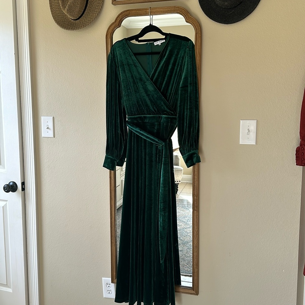 Ivy City Co. Andie Dress in Emerald Green Velvet